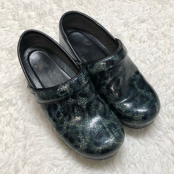 Dansko Green Snake Print Clog Mules Size 37 - Picture 2 of 12